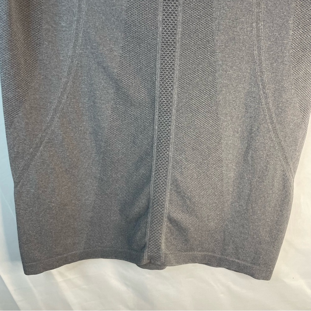 Grey and purple LULULEMON t shirt athletic shirt - Picture 6 of 12